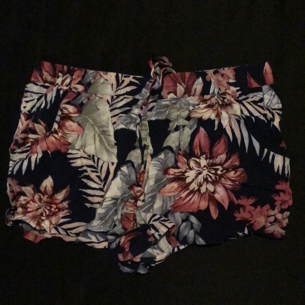 Loose floral shorts